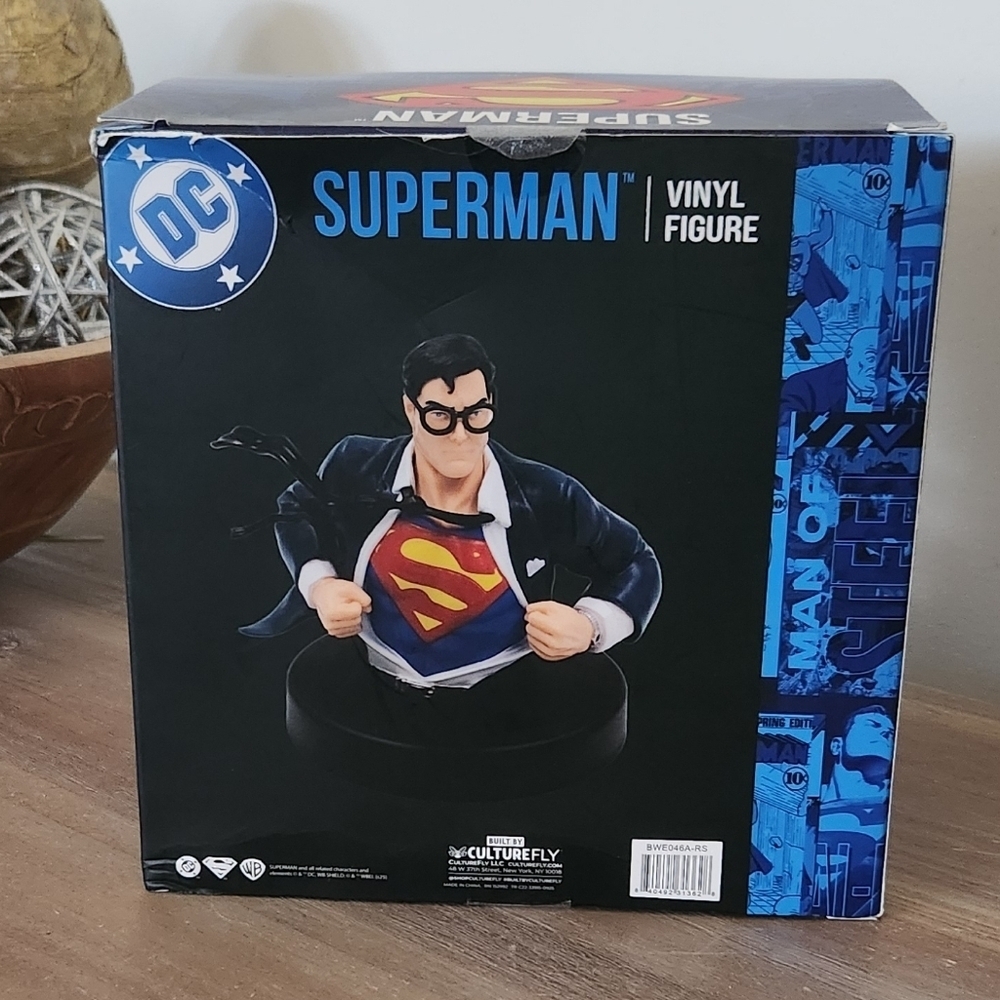 🦸‍♂️Superman Vinyl Figure – Clark Kent Transformation – CultureFly – Open Box - Picture 5 of 16